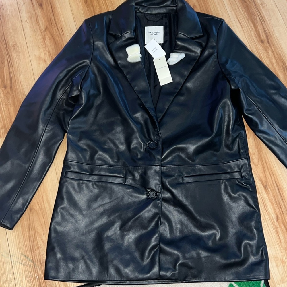 🌴 NEW - Abercrombie & Fitch Vegan Leather Woman’s Jacket